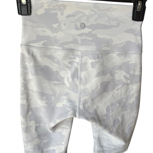 Lululemon Wunder Under Short 10"‎ *Ribbed Camo Jacquard Alpine White Starlight - Picture 9 of 16